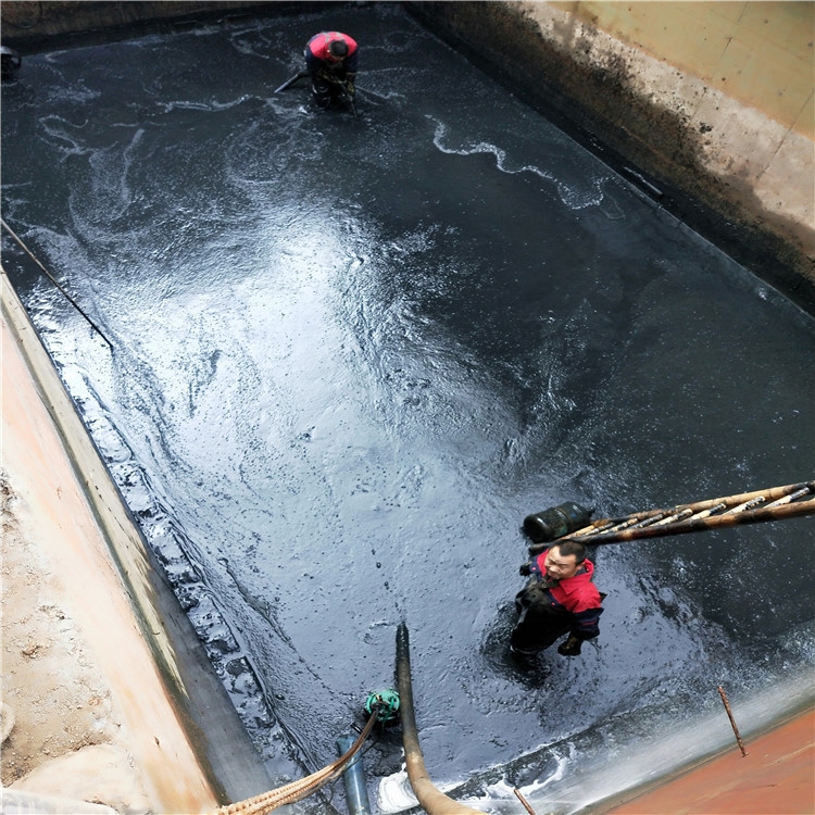 鄂托克前废水池清理